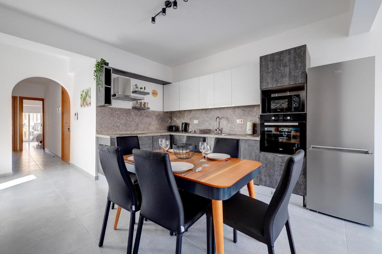 Central Sliema 3-Bedroom Retreat Esterno foto